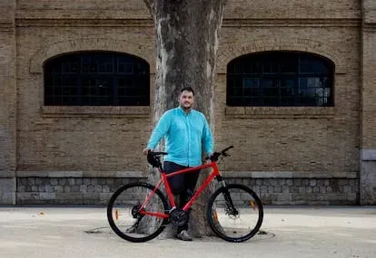 Raúl Escrivà, ambientólogo, fotografiado en el parque Central de Valencia.