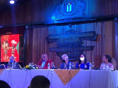 Alexis Triana, funcionario del Ministerio de Cultura de Cuba; Víctor Rodríguez, presidente del Festival Internacional Jazz Plaza; Bobby Carcassés, uno de los fundadores del festival; Indira Fajardo, p