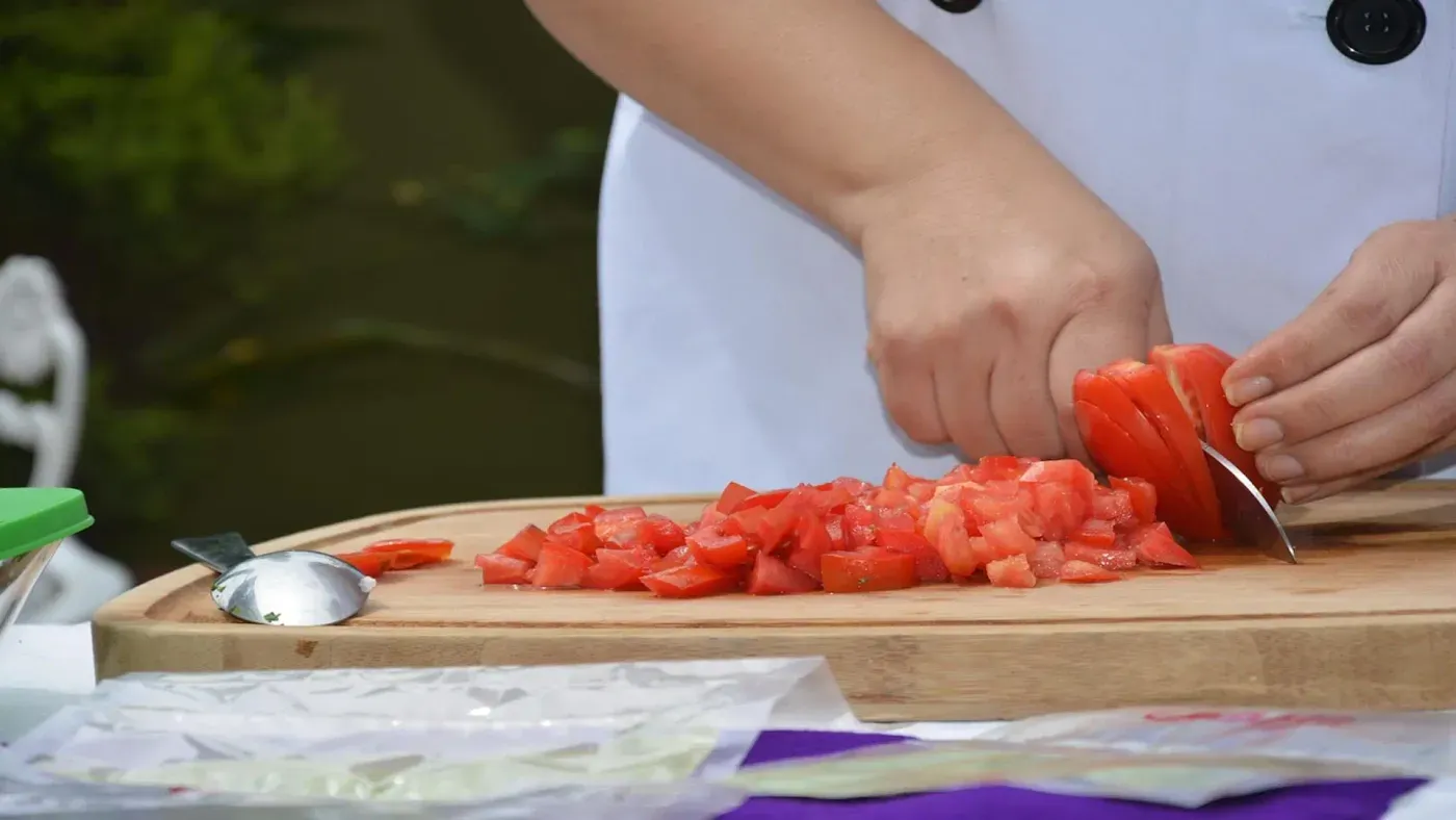 Comer solo es muchas veces sinónimo de comer sano