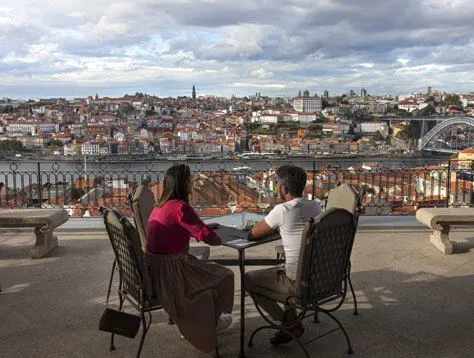 Wow: el nuevo barrio de moda de Oporto es un homenaje de 35.000 m2 al mundo  del vino | Europa