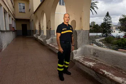 El oficial de bomberos Mario Beltrán en la sede del Consorcio de Bomberos de Gran Canaria.