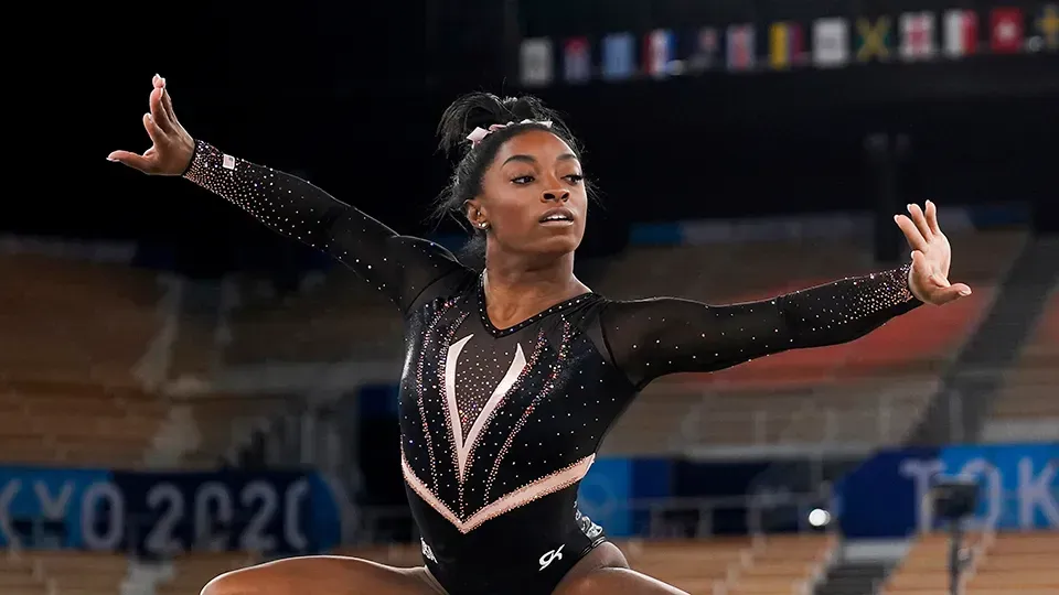 Simone Biles Boyfriend 2021: Who Is Jonathan Owens? | StyleCaster