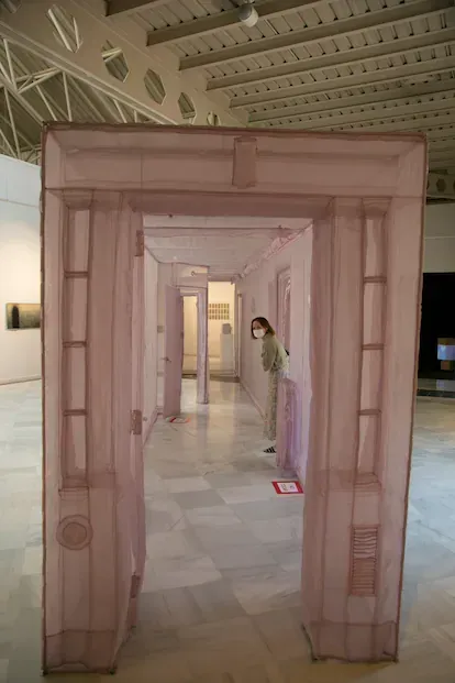 Obra de Do-Ho Suh en la exposición '14 relatos breves', en La Casa de Vacas, que reúne la obra de 14 artistas coreanos.