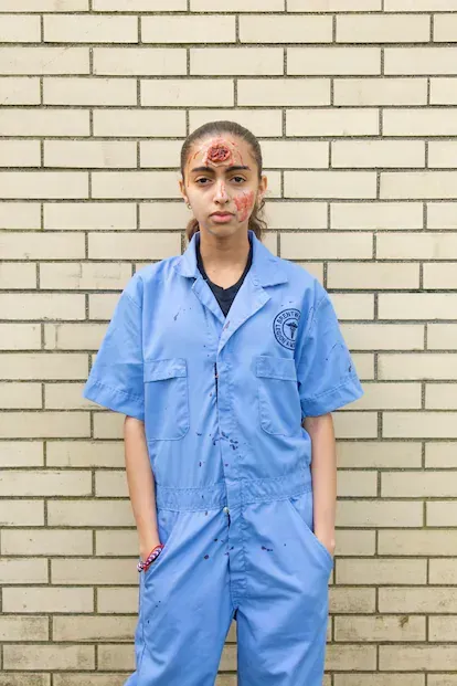 Diana, de 16 años, estudiante de un instituto de la zona que quiso formar parte del simulacro. Le dieron el papel de muerta.