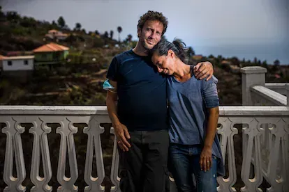 Jakob Schuster y su mujer, Sandra, en un mirador en El Jesús, en La Palma.