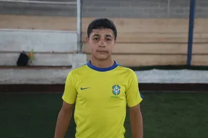 Todas las dificultades en la vida de Hussein no le impidieron participar en el Mini Mundial de Ibdil. Pudo aparcar la venta de galletas por unos días y jugar al deporte que más le gusta con el equipo 