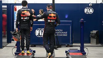 Checo Pérez y Max Verstappen, tras la clasificación en el Gran Premio de Brasil.