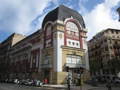 El Palacio de Bellas Artes antes de que se derribara su cúpula.