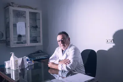 Antonio Becerra, antiguo jefe de la UIG (Unidad de Identidad de Género) fotografiado en su despacho de una de sus clínicas, en el barrio del Pilar de Madrid, el Centro Betanzos 60.
