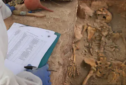19/05/21. (DVD 1054) Trabajos de exhumacion de la fosa comun anexa al cementerio de Almagro, en Ciudad Real, donde fueron fusiladas 28 personas y ahora se estan recuperando sus restos. Jaime Villanuev