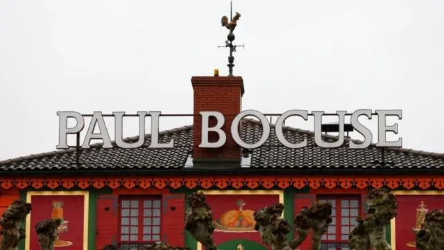 El restaurante insignia de Paul Bocuse, el "Papa" de la cocina francesa,  pierde su tercera estrella Michelin - BBC News Mundo
