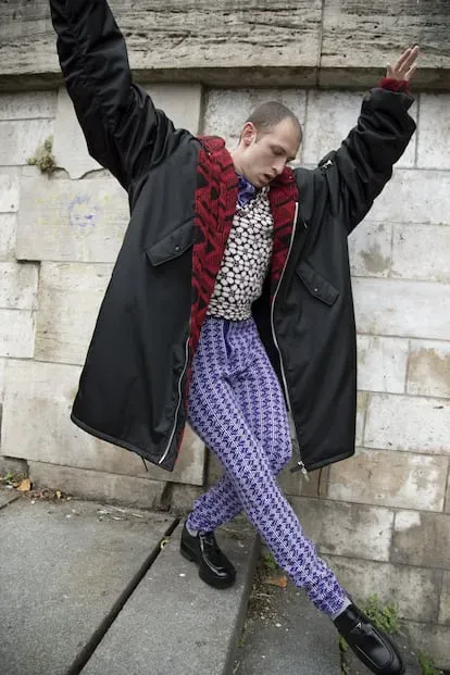 Tom Mercier viste Prada.