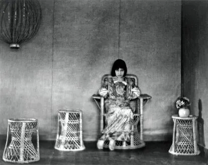 La exposición en el Cerralbo, dentro del festival PHotoEspaña, reúne unas 100 imágenes, no solo de Tina Modotti. Este es un retrato de la artista que tomó Edward Weston en 1922, en Glendale (Californi