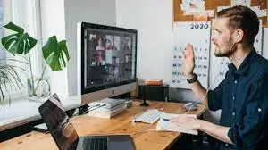 Por qué lo que se ve de nuestras casas en las videoconferencias importa