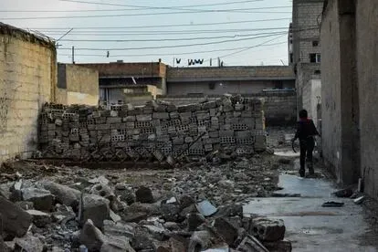 Muchas partes de la zona oriental del distrito de Gewayran, a las afueras de la ciudad de Hasaka, siguen destrozadas o están siendo reconstruidas por los habitantes. Las fuerzas kurdas que controlan e