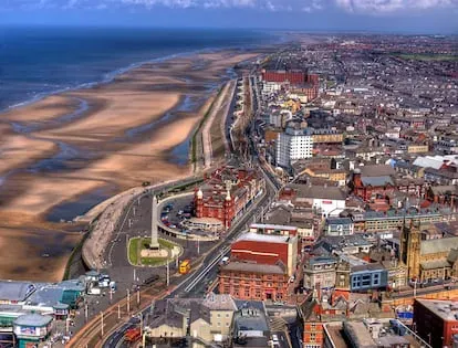 Vista aérea de Blackpool, en la costa oeste de Reino Unido.