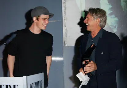 Josh Hartnett y Harrison Ford en un evento para promocionar 'Hollywood. Departamento de homicidios'. En realidad, según Hartnett, las sonrisas eran impostadas.