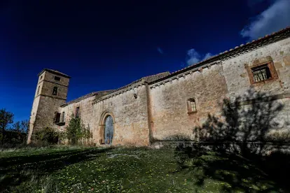 Según explica Ruralista, comercializadora de la propiedad a través de Idealista, la iglesia se encuentra en perfectas condiciones, aunque el monasterio necesita una reforma integral y no se puede visi