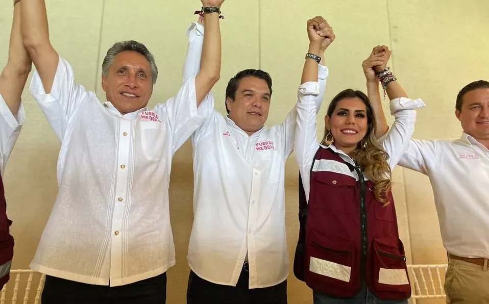 El candidato Manuel Negrete se declina a favor de Evelyn Salgado