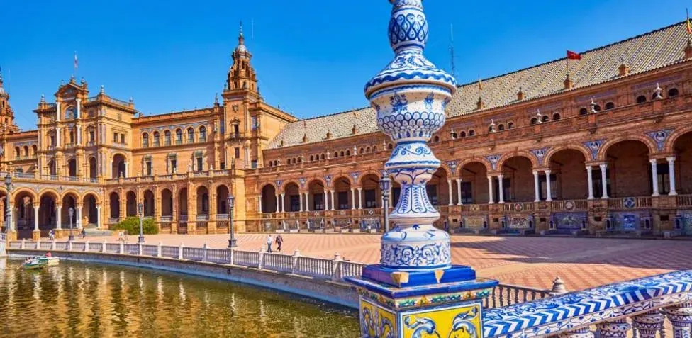 La Plaza de España de Sevilla, el segundo lugar más espectacular del mundo