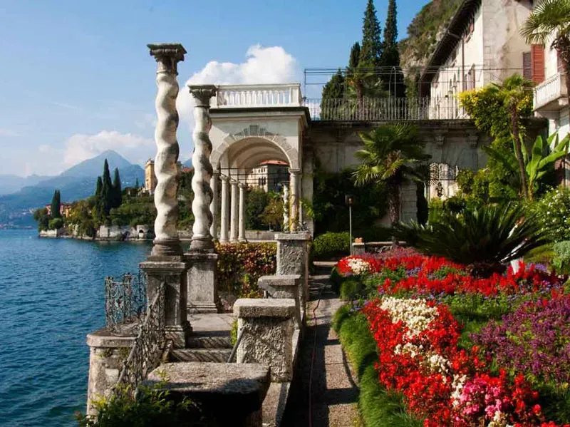 Surcar la zona central del italiano lago