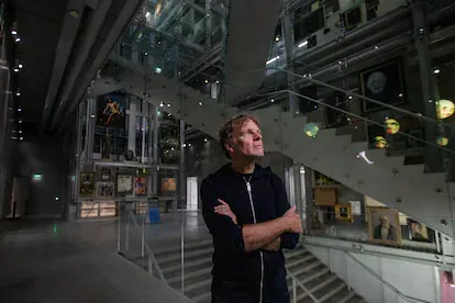 El arquitecto neerlandés Winy Maas del estudio MVRDV en el atrio del Depot Boijmans Van Beuningen