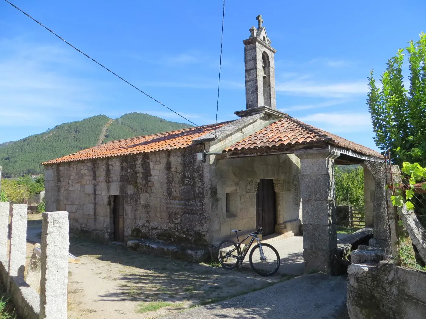 Wikiloc | Foto de Iglesia prerrománica de San Xes de Francelos (2/2)
