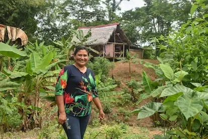 Nélida Buendía, de 46 años, en la comunidad de Cahuapanas, en la Amazonía peruana.