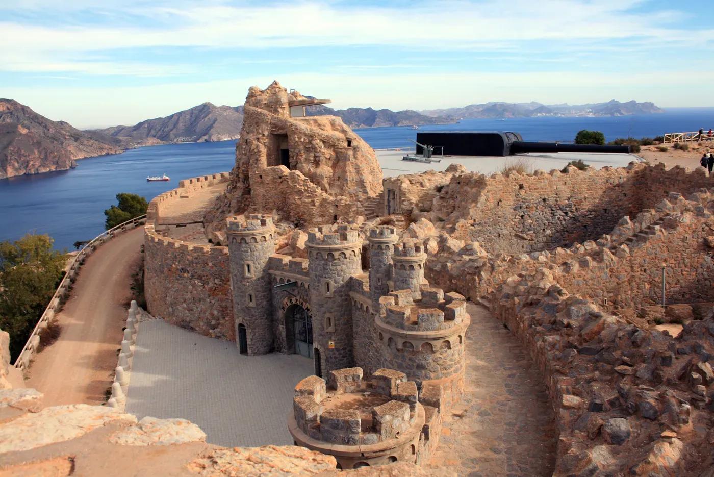 El monte de San Pedro, la fortaleza de La Mola