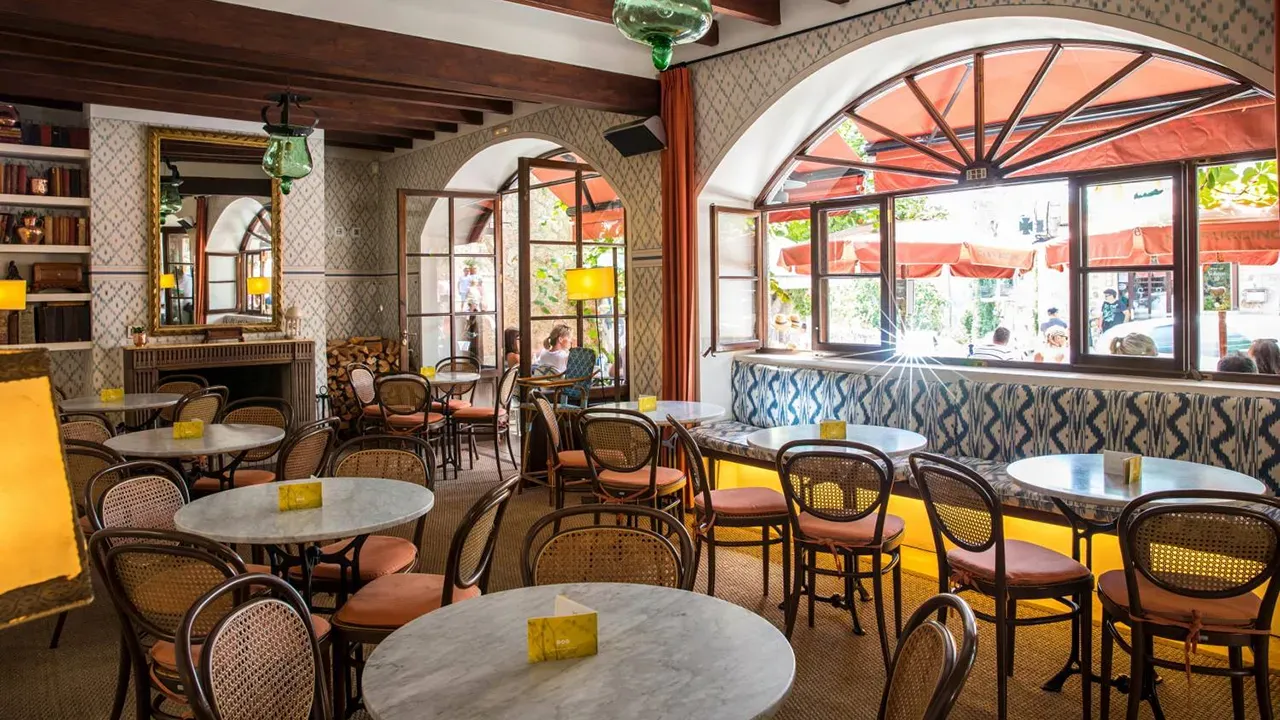 Un café en Cappucino Grand Café - Descubre Mallorca