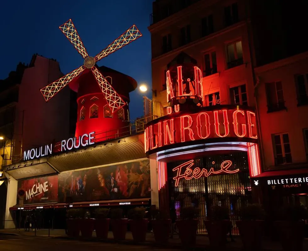 Exterior del Moulin Rouge, en el barrio parisiense de Montmartre.