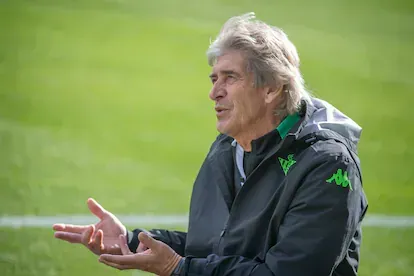 Manuel Pellegrini se expresa durante la entrevista.