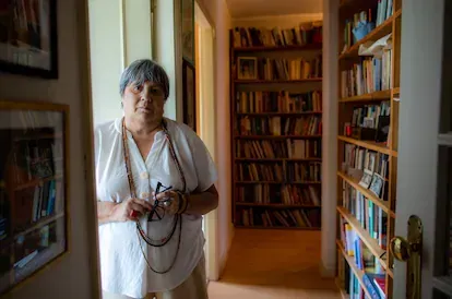 La escritora Ana Luísa Amaral, en su vivienda en Matosinhos a las afueras de Porto (Portugal).