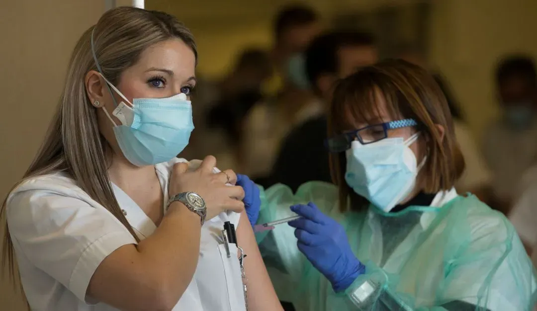 Vacuna coronavirus: El ritmo de vacunación se mantiene en España: solo se  ha administrado el 18,7% de las dosis entregadas | Sociedad | Cadena SER