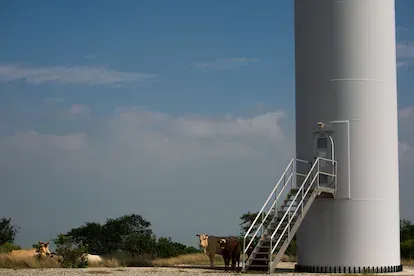 La torre de un aerogenerador, en el parque eólico La Mesa.