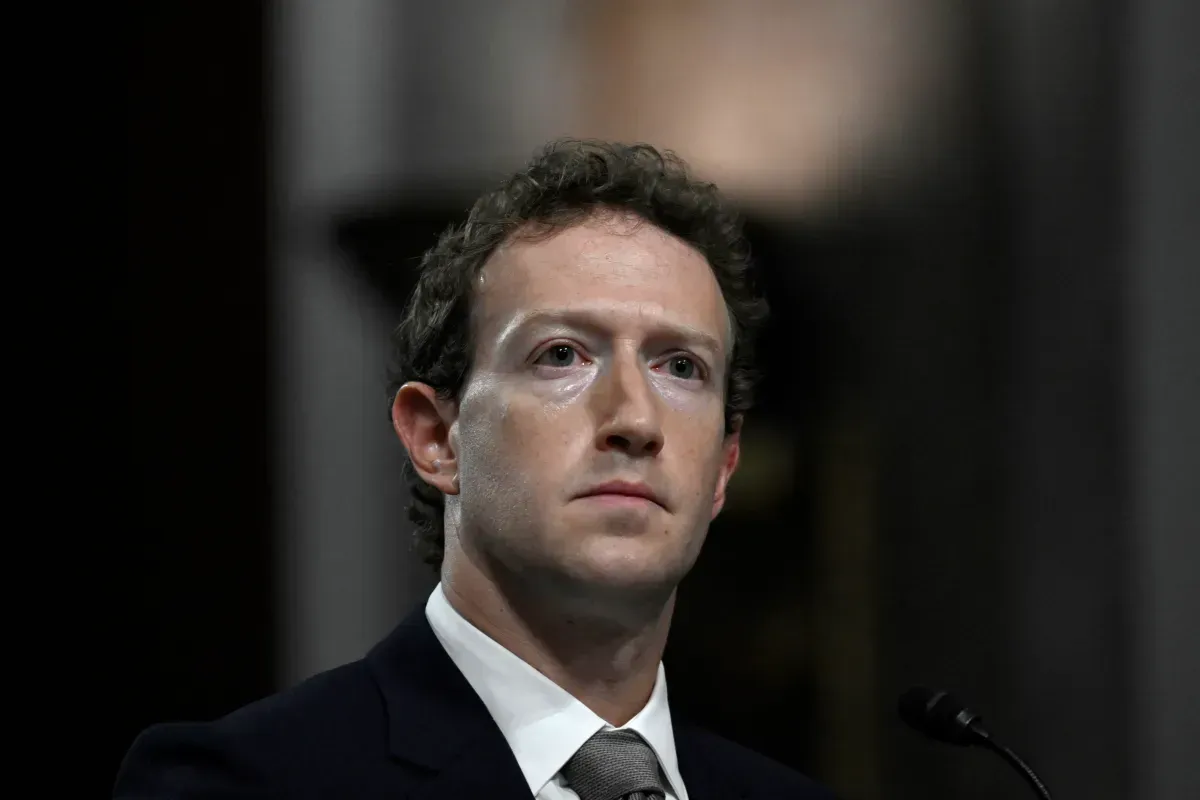 Zuckerberg comenta sobre lento avance de IA.