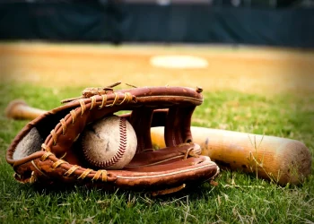 Ian Plancarte, el beisbolista con sordera profunda que desarrolló habilidades deportivas y sociales