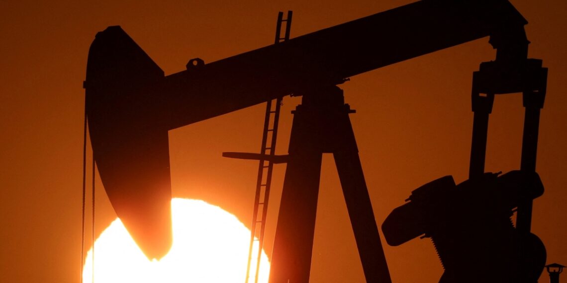 Precios del petróleo crudo se disparan por sanciones a Rusia