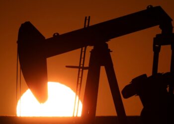 Precios del petróleo crudo se disparan por sanciones a Rusia