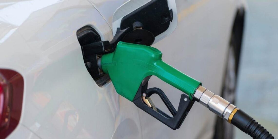 Gasolina Magna y diésel, más caros que nunca en el arranque del 2025