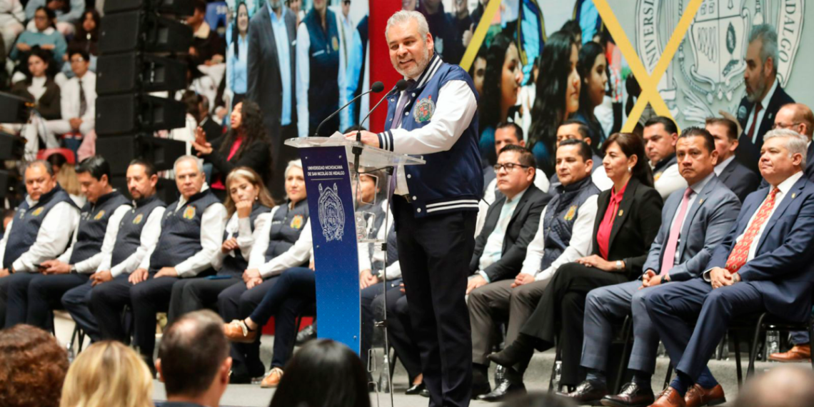 Bedolla firma decreto de promulgación de reforma constitucional de la Universidad Michoacana