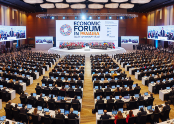 CAF presenta la primera edición del Foro Económico de América Latina y el Caribe 2025 en Panamá | América Futura