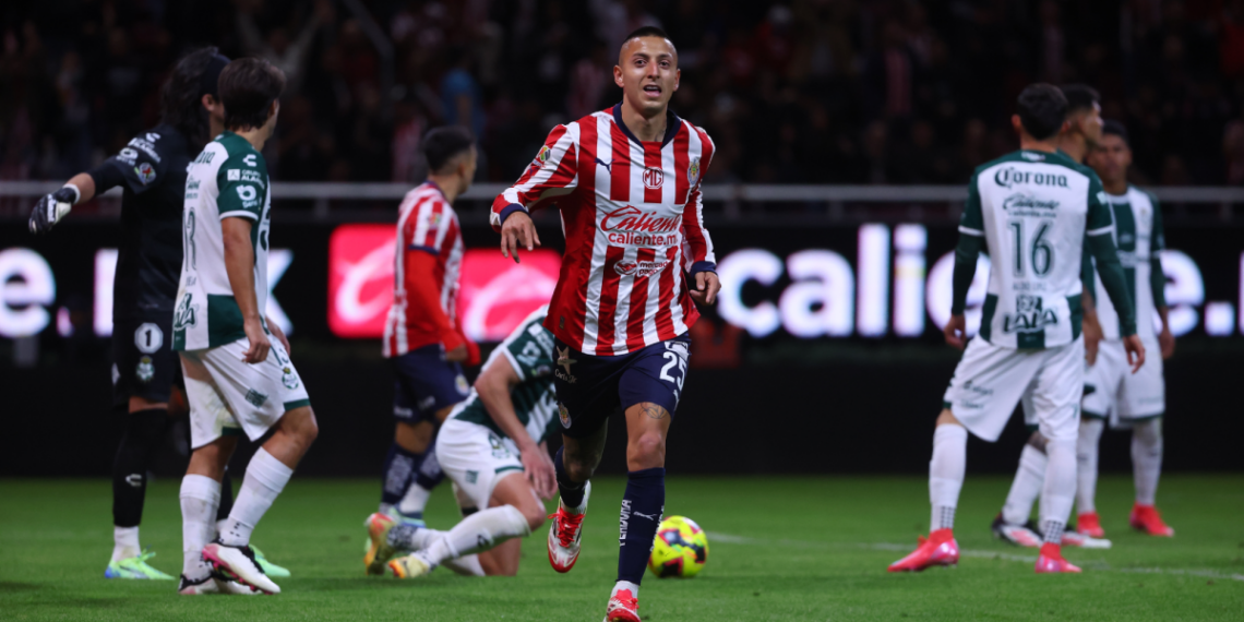 Las Chivas se imponen 1-0 ante el Santos Laguna en el arranque del Clausura 2025 de la Liga MX
