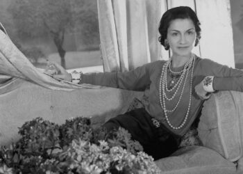 Coco Chanel tenía 5 trucos de estilo para vestir elegante donde sea