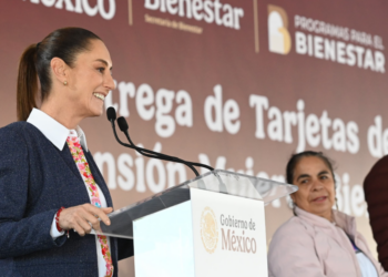 En Huauchinango, Puebla, presidenta Claudia Sheinbaum entrega nuevas tarjetas para la Pensión Mujeres Bienestar