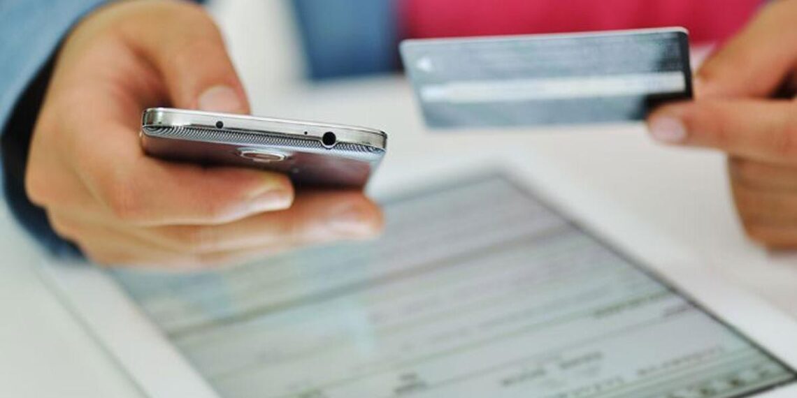 Banca móvil mantuvo fuerte crecimiento en 2024; número de sucursales se estanca