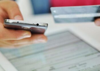 Banca móvil mantuvo fuerte crecimiento en 2024; número de sucursales se estanca