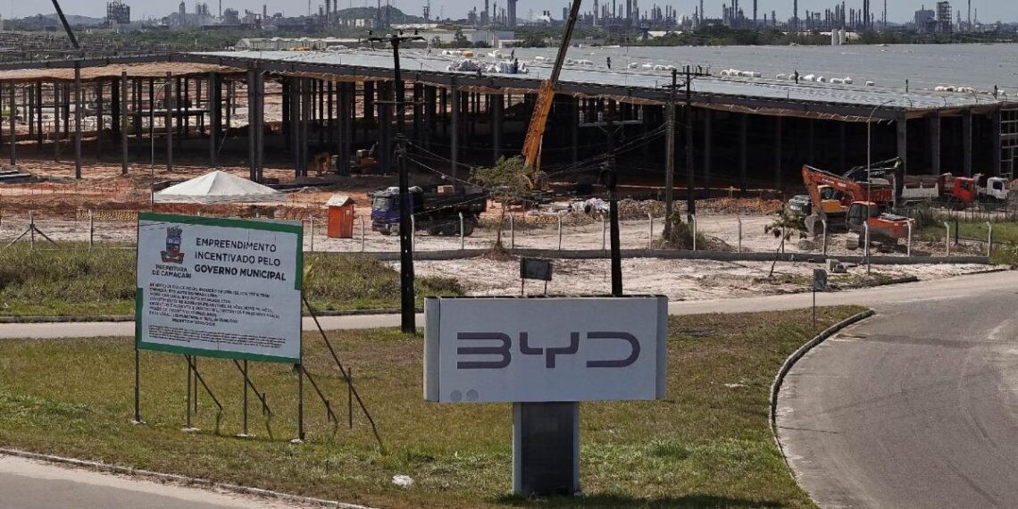 Acusan a BYD de usar visas irregulares para trasladar trabajadores a Brasil