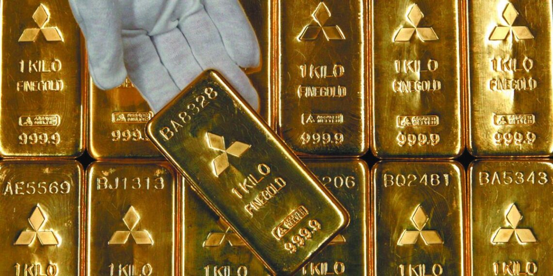 Oro cayó de máximos pero cerró la semana al alza