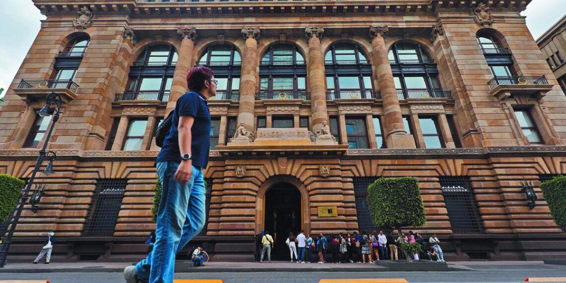 Baja la tasa de interés de los Cetes a 28 días